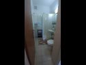 Appartamenti Žeki - 20 m from the sea: A1(3), SA2 (2) Seget Vranjica - Riviera Trogir  - Studio appartamento - SA2 (2): il bagno con la toilette