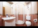 Appartamenti Mare - 30 m from pebble beach: SA1(2), SA2(2), A3(4), A4(4), A5(8) Seget Vranjica - Riviera Trogir  - Appartamento - A3(4): il bagno con la toilette