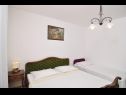 Appartamenti Snježa - 20 m from the sea : A1(9), A2(6+2) Seget Vranjica - Riviera Trogir  - Appartamento - A1(9): la camera da letto