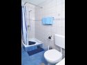 Appartamenti Snježa - 20 m from the sea : A1(9), A2(6+2) Seget Vranjica - Riviera Trogir  - Appartamento - A2(6+2): il bagno con la toilette