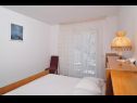 Appartamenti Snježa - 20 m from the sea : A1(9), A2(6+2) Seget Vranjica - Riviera Trogir  - Appartamento - A2(6+2): la camera da letto