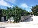 Casa vacanza Ivica - charming house next to the sea H(2+2) Sevid - Riviera Trogir  - Croazia - il cortile (casa e dintorni)