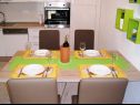 Appartamenti Tih - 20 m from sea: A1 Ruzmarin(2+2), A2 Maslina(2+2) Sevid - Riviera Trogir  - Appartamento - A1 Ruzmarin(2+2): la cucina con la sala da pranzo