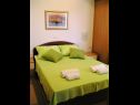 Appartamenti Tih - 20 m from sea: A1 Ruzmarin(2+2), A2 Maslina(2+2) Sevid - Riviera Trogir  - Appartamento - A1 Ruzmarin(2+2): la camera da letto