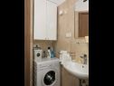 Appartamenti Tih - 20 m from sea: A1 Ruzmarin(2+2), A2 Maslina(2+2) Sevid - Riviera Trogir  - Appartamento - A2 Maslina(2+2): il bagno con la toilette