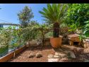 Appartamenti Bosiljka - by the sea: A1(5), A2(5), SA3(2) Sevid - Riviera Trogir  - il giardino