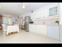 Appartamenti Bosiljka - by the sea: A1(5), A2(5), SA3(2) Sevid - Riviera Trogir  - Appartamento - A1(5): la cucina con la sala da pranzo