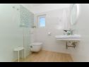 Appartamenti Bosiljka - by the sea: A1(5), A2(5), SA3(2) Sevid - Riviera Trogir  - Appartamento - A1(5): il bagno con la toilette