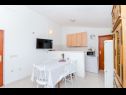 Appartamenti Bosiljka - by the sea: A1(5), A2(5), SA3(2) Sevid - Riviera Trogir  - Appartamento - A2(5): la cucina con la sala da pranzo