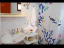 Appartamenti Bosiljka - by the sea: A1(5), A2(5), SA3(2) Sevid - Riviera Trogir  - Appartamento - A2(5): il bagno con la toilette