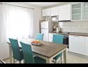 Appartamenti Garden - sea view: A1(4) Sevid - Riviera Trogir  - Appartamento - A1(4): la cucina con la sala da pranzo