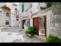 Appartamenti e camere Jare - in old town R1 zelena(2), A2 gornji (2+2) Trogir - Riviera Trogir  - la casa