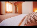 Appartamenti e camere Jare - in old town R1 zelena(2), A2 gornji (2+2) Trogir - Riviera Trogir  - Appartamento - A2 gornji (2+2): la camera da letto