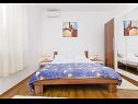 Appartamenti Rome - 70 m from sea: A1(6) Trogir - Riviera Trogir  - Appartamento - A1(6): la camera da letto