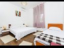 Appartamenti Rome - 70 m from sea: A1(6) Trogir - Riviera Trogir  - Appartamento - A1(6): la camera da letto