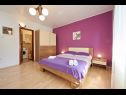 Appartamenti e camere Ivo - with garden: A1(2+2), R1(2+1), R2(2) Trogir - Riviera Trogir  - Appartamento - A1(2+2): la camera da letto