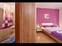 Appartamenti e camere Ivo - with garden: A1(2+2), R1(2+1), R2(2) Trogir - Riviera Trogir  - Appartamento - A1(2+2): la camera da letto