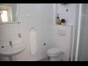 Appartamenti JaVi - free private parking: SA1(2), SA2(2), SA3(2), SA4(2), A5(2+2), A6(2+2) Trogir - Riviera Trogir  - Appartamento - A5(2+2): il bagno con la toilette