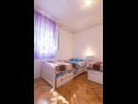 Appartamenti Petar - great location close to the sea: A1 Donji (4+2), A2 Gornji (4+2) Trogir - Riviera Trogir  - Appartamento - A1 Donji (4+2): la camera da letto