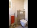 Appartamenti Maša - modern sea view apartment: A1(4+1) Trogir - Riviera Trogir  - Appartamento - A1(4+1): il bagno con la toilette