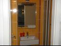 Appartamenti e camere Magda - free parking SA5(2), R1(2) Trogir - Riviera Trogir  - Studio appartamento - SA5(2): il bagno con la toilette