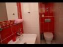 Appartamenti e camere Magda - free parking SA5(2), R1(2) Trogir - Riviera Trogir  - Camera - R1(2): il bagno con la toilette