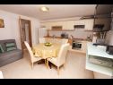 Appartamenti Davorka - 50m from the sea A1(2+2), A2(2+2) Trogir - Riviera Trogir  - Appartamento - A1(2+2): la cucina con la sala da pranzo