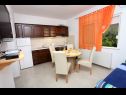Appartamenti Davorka - 50m from the sea A1(2+2), A2(2+2) Trogir - Riviera Trogir  - Appartamento - A2(2+2): la cucina con la sala da pranzo