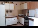 Appartamenti e camere Ivo - with garden: A1(2+2), R1(2+1), R2(2) Trogir - Riviera Trogir  - la cucina estiva