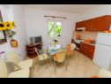 Appartamenti Iva - 150m from the beach: A1(4), A3(3), SA2(2) Trogir - Riviera Trogir  - Appartamento - A3(3): la cucina con la sala da pranzo