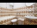 Appartamenti Bepoto- family apartment with terrace A1(4+1) Trogir - Riviera Trogir  - Appartamento - A1(4+1): il bagno con la toilette