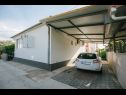 Appartamenti Florio - garden & free parking: A1(5) Trogir - Riviera Trogir  - il parcheggio