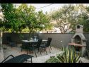 Appartamenti Florio - garden & free parking: A1(5) Trogir - Riviera Trogir  - komin