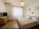 Appartamenti Mihaela - sea view : A1(5+1), A2(4), SA3(2) Trogir - Riviera Trogir  - Appartamento - A2(4): la camera da letto