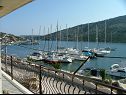 Appartamenti Mar - 10m from the sea: A1(5+1), A2(6) Vinisce - Riviera Trogir  - lo sguardo dalla terrazza (casa e dintorni)