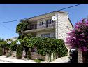 Appartamenti Mar - 10m from the sea: A1(5+1), A2(6) Vinisce - Riviera Trogir  - la casa