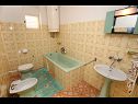 Appartamenti Mar - 10m from the sea: A1(5+1), A2(6) Vinisce - Riviera Trogir  - Appartamento - A1(5+1): il bagno con la toilette