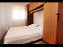 Appartamenti Mar - 10m from the sea: A1(5+1), A2(6) Vinisce - Riviera Trogir  - Appartamento - A1(5+1): la camera da letto