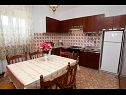 Appartamenti Mar - 10m from the sea: A1(5+1), A2(6) Vinisce - Riviera Trogir  - Appartamento - A1(5+1): la cucina con la sala da pranzo