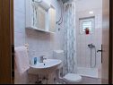 Appartamenti Miranda - quiet & next to the sea: A1(2+2), A2(2+2), A3(2+1), A4(2+1) Vinisce - Riviera Trogir  - Appartamento - A2(2+2): il bagno con la toilette