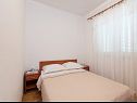 Appartamenti Miranda - quiet & next to the sea: A1(2+2), A2(2+2), A3(2+1), A4(2+1) Vinisce - Riviera Trogir  - Appartamento - A2(2+2): la camera da letto