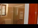 Appartamenti Marin - comfortable apartment near sea: A1(5+2) Vinisce - Riviera Trogir  - Appartamento - A1(5+2): il bagno con la toilette