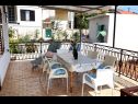 Appartamenti Marin - comfortable apartment near sea: A1(5+2) Vinisce - Riviera Trogir  - la terrazza