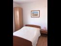 Appartamenti Deni - 30 m from sea: A2(4+1), A3(4+2) Vinisce - Riviera Trogir  - Appartamento - A3(4+2): la camera da letto