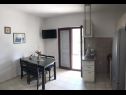 Appartamenti Deni - 30 m from sea: A2(4+1), A3(4+2) Vinisce - Riviera Trogir  - Appartamento - A3(4+2): la cucina con la sala da pranzo