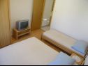 Appartamenti Fran - 30 m from sea : A1-veliki(5), A2-mali(3) Vinisce - Riviera Trogir  - Appartamento - A1-veliki(5): la camera da letto