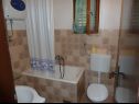 Appartamenti Maja - 80 m from pebble beach: A1(4+1) prizemlje, A4(4) kat, SA1 Istok(2), SA2 Zapad(2) Vinisce - Riviera Trogir  - Appartamento - A1(4+1) prizemlje: il bagno con la toilette