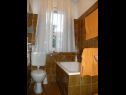 Appartamenti Ljubi - 20 m from beach: A1(4+1), A2 Crveni(2+2), A3 Zeleni(2+2) Vinisce - Riviera Trogir  - Appartamento - A1(4+1): il bagno con la toilette
