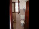 Appartamenti Deni - 30 m from sea: A2(4+1), A3(4+2) Vinisce - Riviera Trogir  - Appartamento - A2(4+1): il bagno con la toilette
