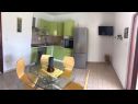 Appartamenti Deni - 30 m from sea: A2(4+1), A3(4+2) Vinisce - Riviera Trogir  - Appartamento - A2(4+1): la cucina con la sala da pranzo